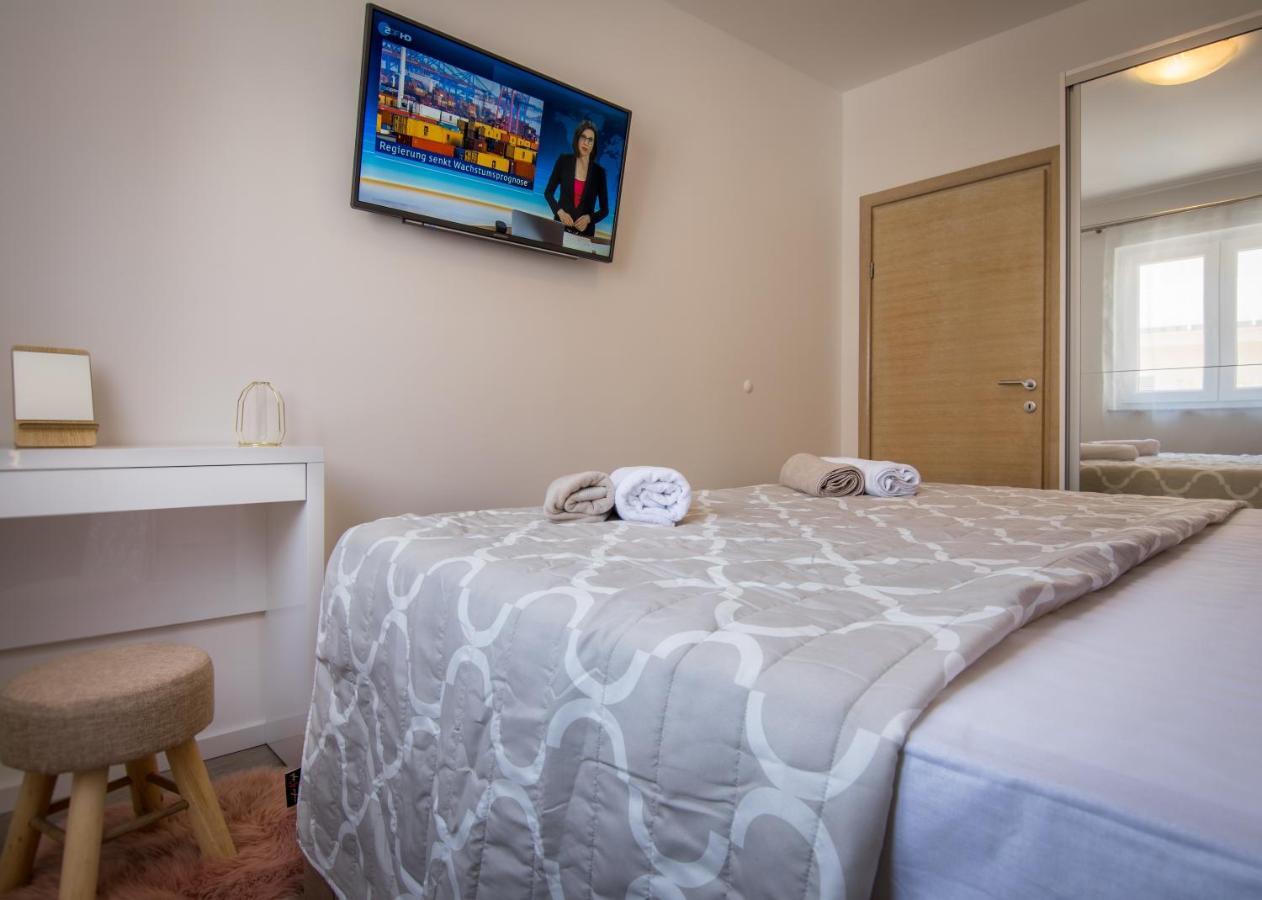 Appartement Apartman Petra à Makarska Extérieur photo