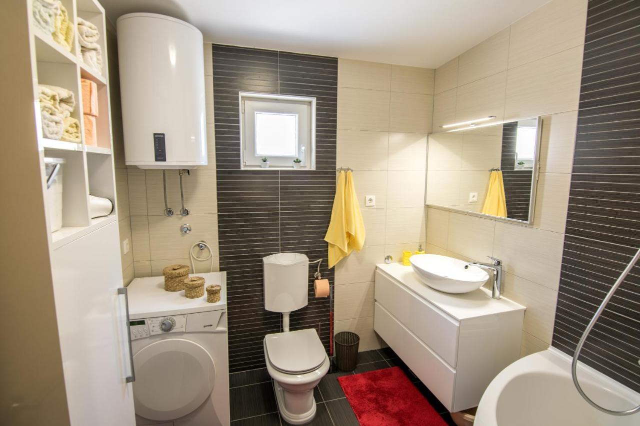 Appartement Apartman Petra à Makarska Extérieur photo