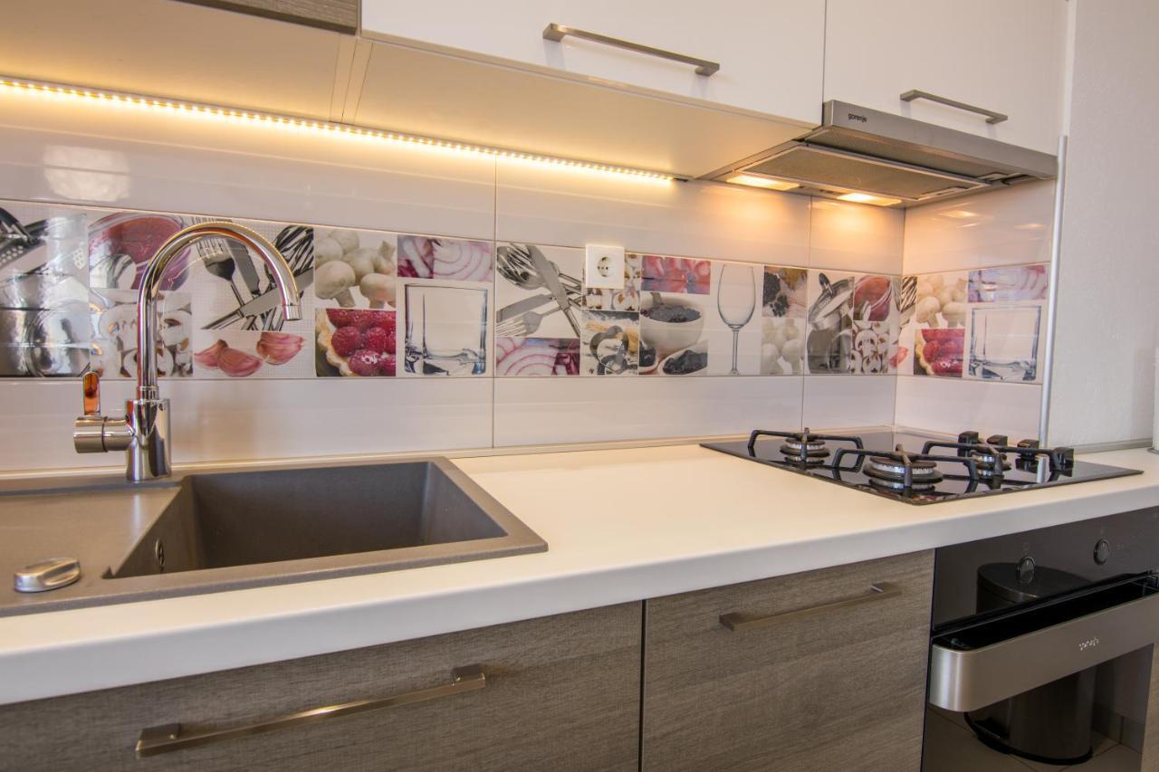 Appartement Apartman Petra à Makarska Extérieur photo