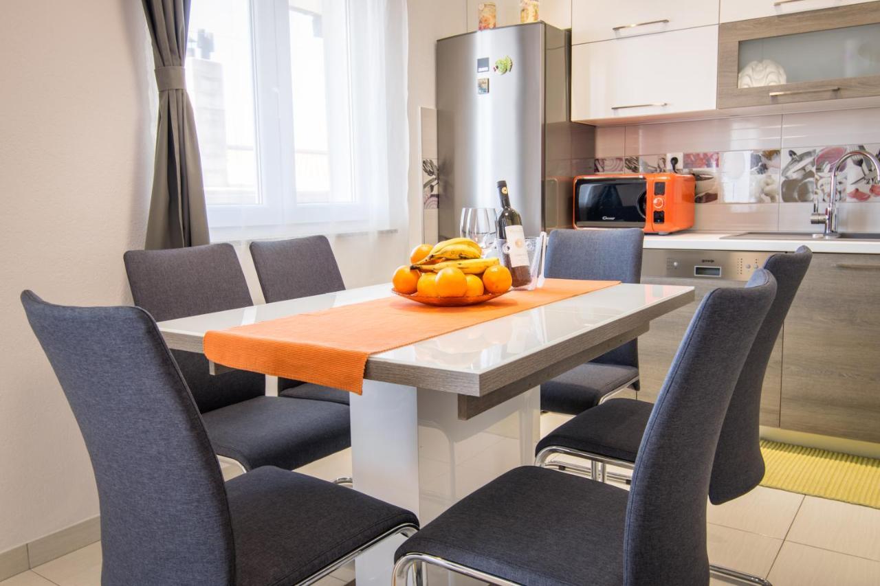 Appartement Apartman Petra à Makarska Extérieur photo